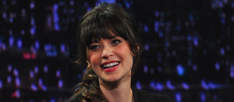 Zooey Deschanel en una entrevista en el 'Late Night With Jimmy Fallon'