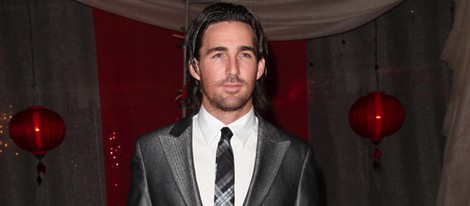 Jake Owen posando