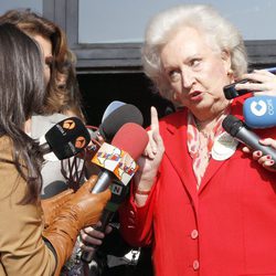 La Infanta Pilar recrimina a Aída Nizar en la inauguración del Rastrillo 2012