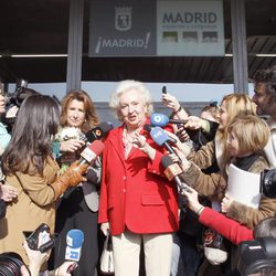 La Infanta Pilar, acosada por la prensa en la inauguración del Rastrillo 2012