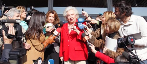 La Infanta Pilar, acosada por la prensa en la inauguración del Rastrillo 2012