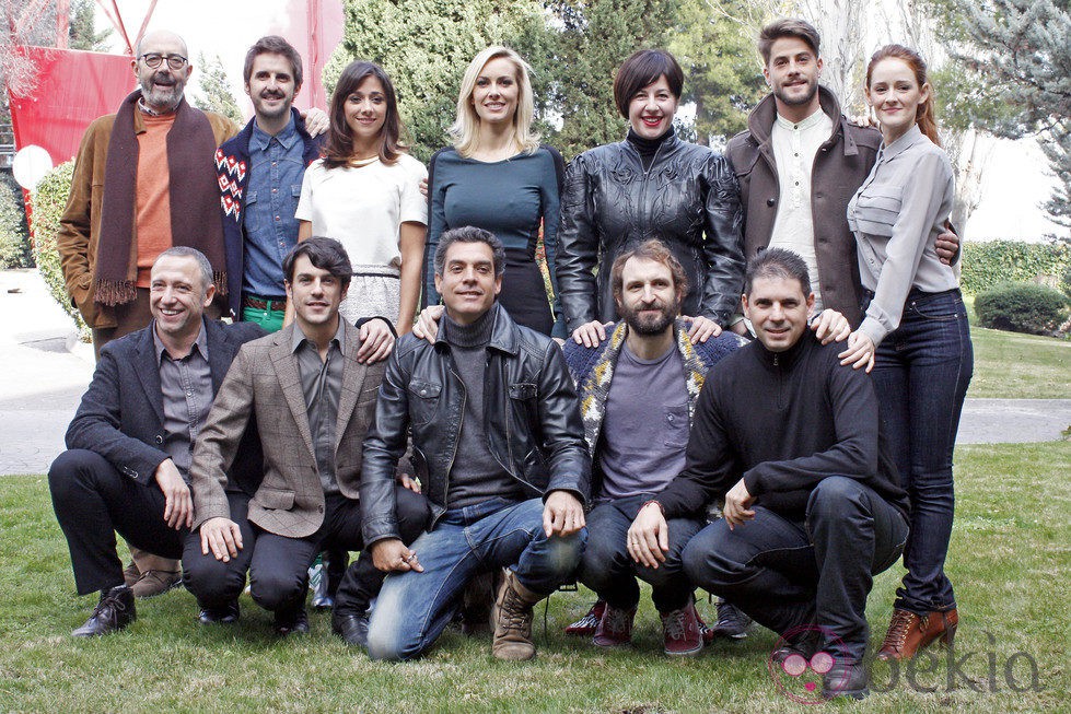 Reparto al completo de la serie de Antena 3 'Fenómenos'