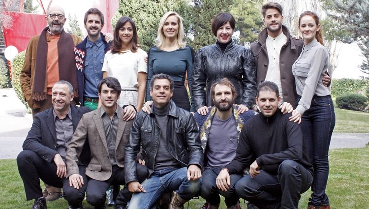 Reparto al completo de la serie de Antena 3 'Fenómenos'