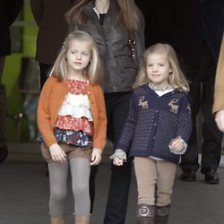 La Princesa Letizia y las Infantas Leonor y Sofía visitan al Rey tras su operación de cadera izquierda