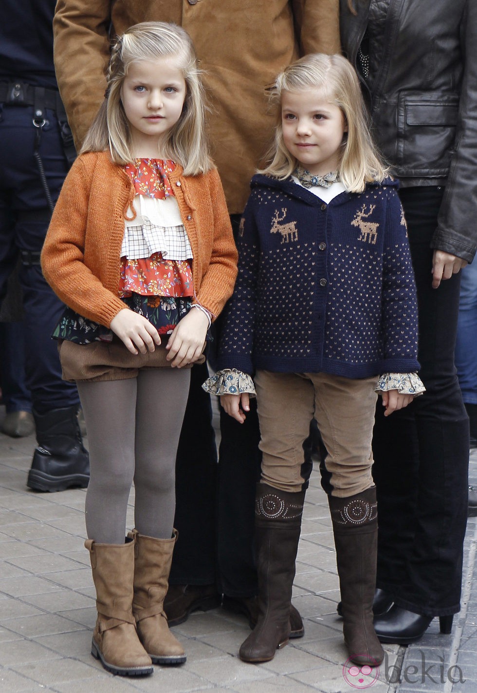 Las Infantas Leonor y Sofía visitan al Rey tras su operación de cadera