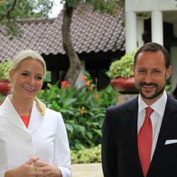 Haakon y Mette-Marit de Noruega en Indonesia