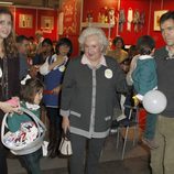 Luis Alfonso de Borbón y Margarita Vargas con la Infanta Pilar en el Rastrillo 2012