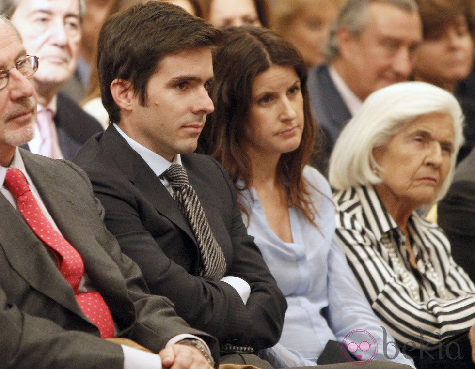 José María Aznar Jr. y Mónica Abascal con Ana Serrano en la presentación de las memorias de José María Aznar