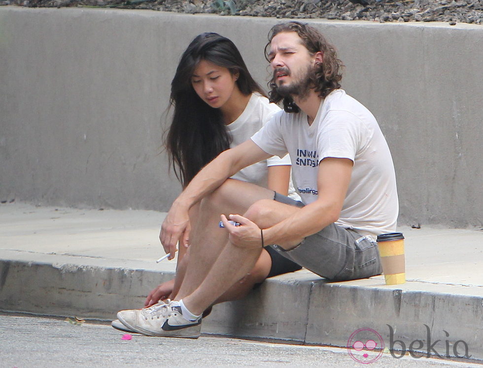 Shia Labeouf y Karolyn Pho durante una fuerte discusión en Los Ángeles