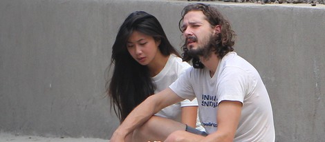 Shia Labeouf y Karolyn Pho durante una fuerte discusión en Los Ángeles