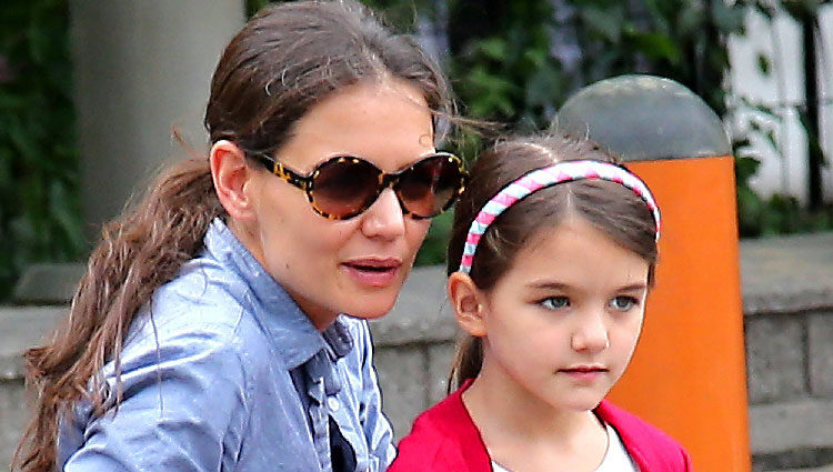 Katie Holmes lleva al parque a su hija Suri Cruise