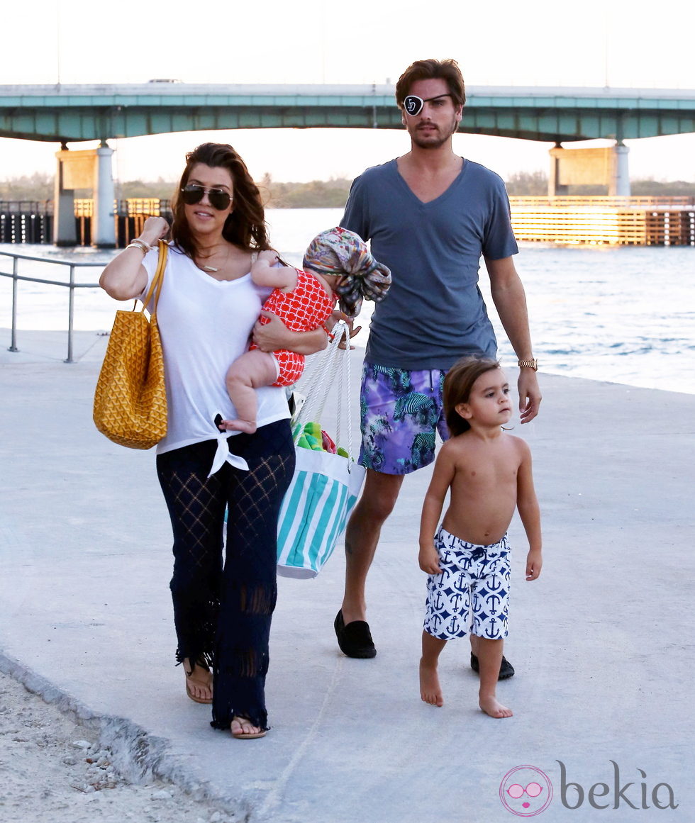 La familia de Kourtney Kardashian al completo