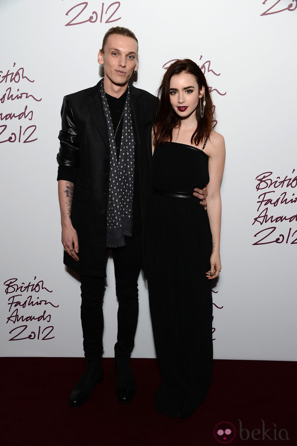 Jamie Campbell y Lily Collins en los British Fashion Awards 2012