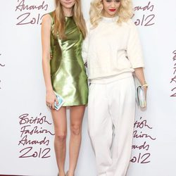 Cara Delevingne y Rita Ora en los British Fashion Awards 2012