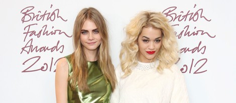 Cara Delevingne y Rita Ora en los British Fashion Awards 2012