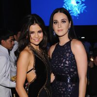 Selena Gomez y Katy Perry en la Unicef SnowFlake Ball 2012