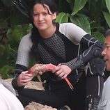 Jennifer Lawrence con un pez en el rodaje de 'Los Juegos del Hambre: En llamas'