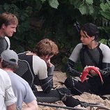 Sam Claflin, Jennifer Lawrence y Josh Hutcherson comen pescado en 'Los Juegos del Hambre: En llamas'