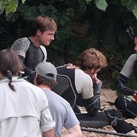 Sam Claflin, Jennifer Lawrence y Josh Hutcherson comen pescado en 'Los Juegos del Hambre: En llamas'