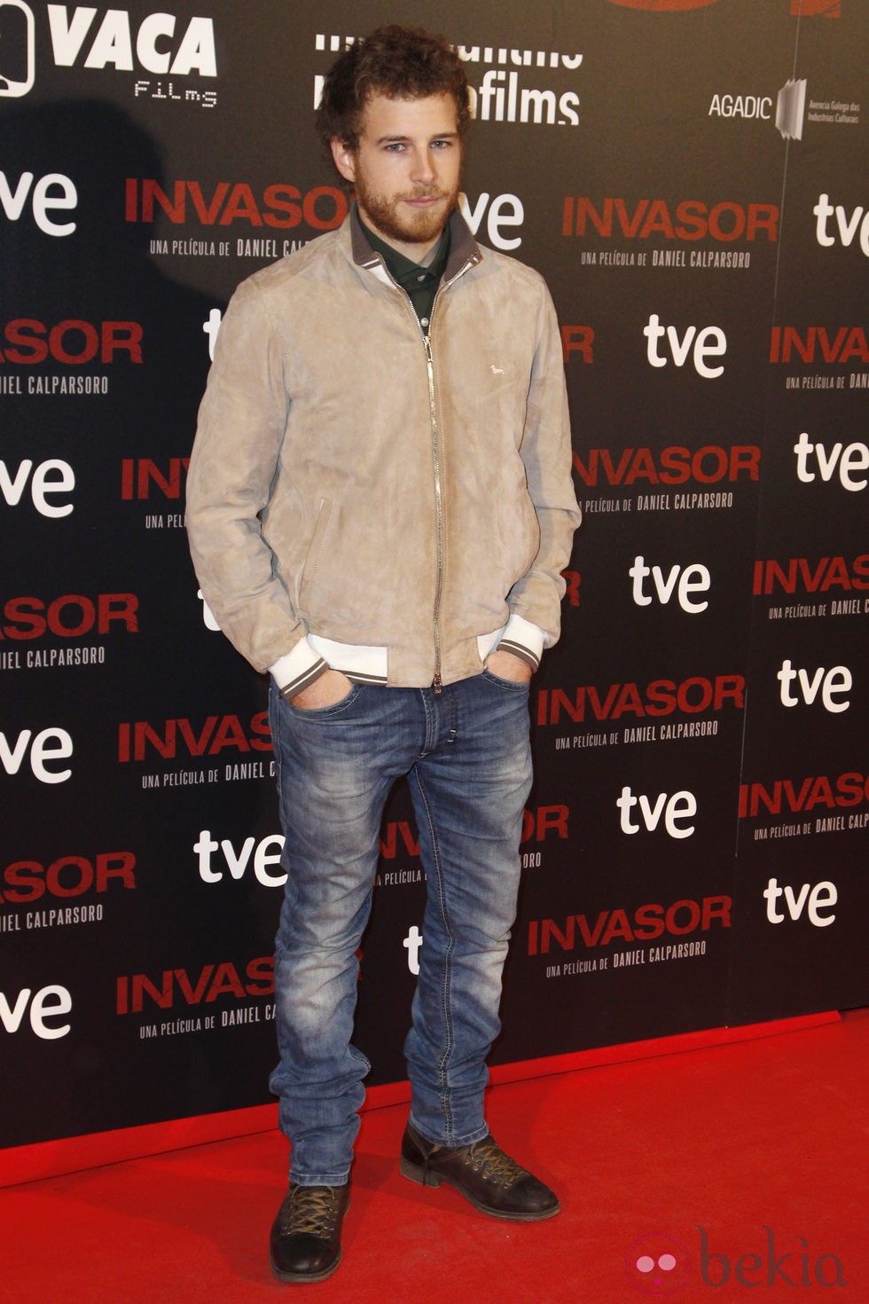 Álvaro Cervantes en el estreno de 'Invasor' en Madrid