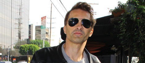 Olivier Martinez con la mano vendada tras la pelea con Gabriel Aubry