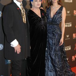 Miguel Bosé, Lucía Bosé y Eugenia Silva en la gala contra el Sida 2012 de Barcelona