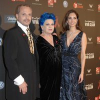 Miguel Bosé, Lucía Bosé y Eugenia Silva en la gala contra el Sida 2012 de Barcelona