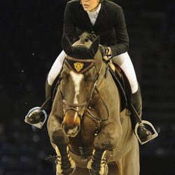 Carlota Casiraghi a lomos de un caballo en el Gucci Paris Masters 2012