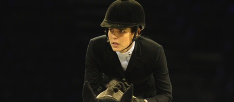 Carlota Casiraghi a lomos de un caballo en el Gucci Paris Masters 2012