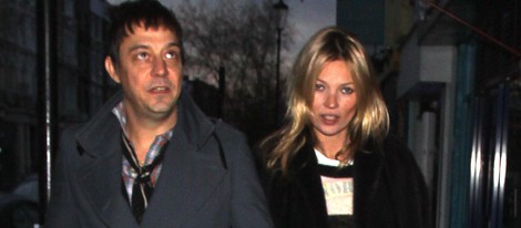 Kate Moss y Jamie Hince preparando las compras navideñas