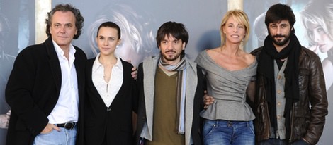 José Coronado, Aura Garrido, Oriol Paulo, Belén Rueda y Hugo Silva en la presentación de 'El cuerpo' en Madrid