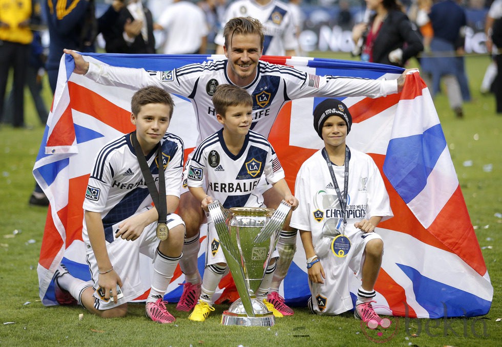 David Beckham celebra la Liga de Los Angeles Galaxy con Brooklyn, Romeo y Cruz