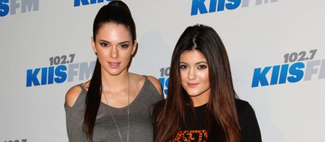 Kendall y Kylie Jenner en el concierto Jingle Ball 2012 en Los Angeles