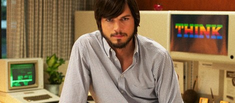 Ashton Kutcher posa como Steve Jobs en 'JOBS'