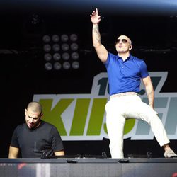 Afrojack y Pitbull en el concierto Jingle Ball 2012 en Los Angeles