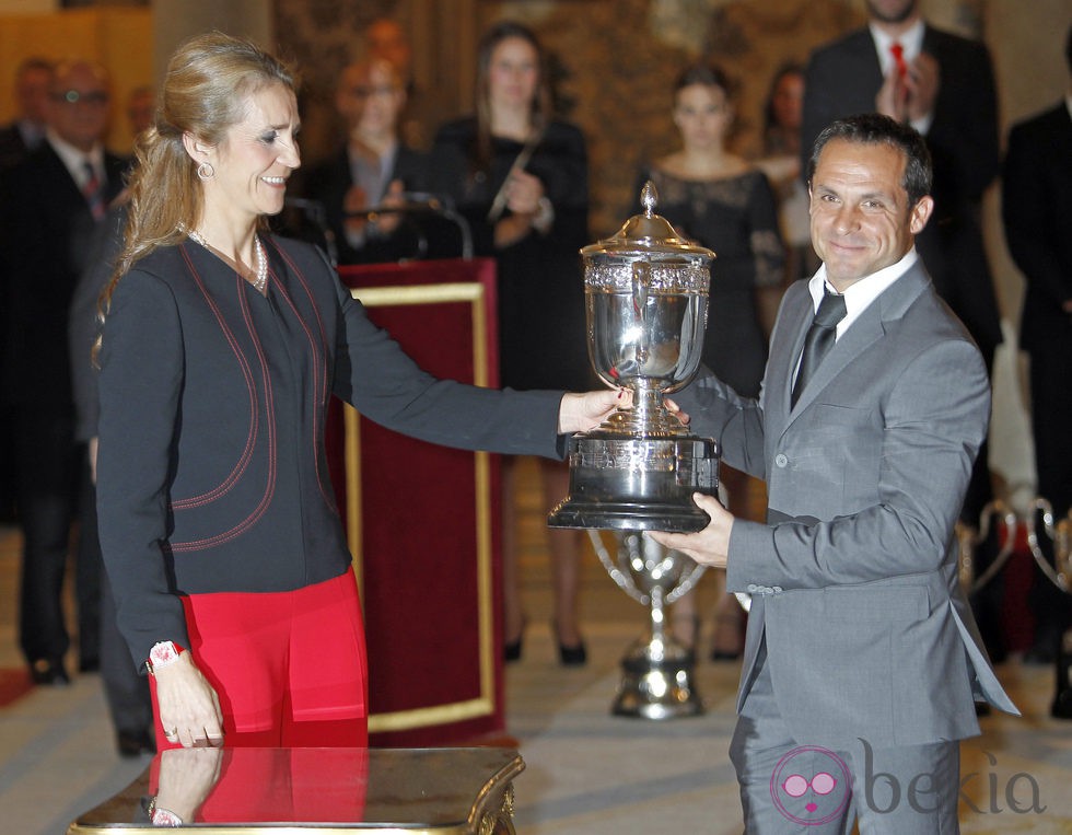 La Infanta Elena entrega uno de los Premios Nacional del Deporte 2011