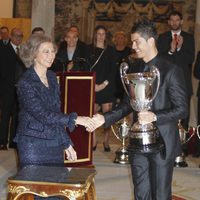 La Reina Sofía entrega uno de los Premios Nacionales del Deporte 2011 a Cristiano Ronaldo