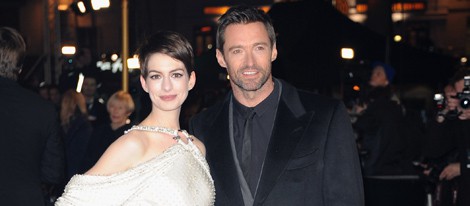 Anne Hathaway y Hugh Jackman en el estreno de 'Los Miserables' en Londres