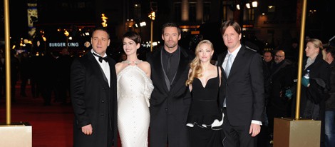 Russell Crowe, Anne Hathaway, Hugh Jackman, Amanda Seyfried y Tom Hooper en el estreno de 'Los Miserables'