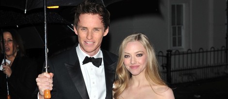 Eddie Redmayne y Amanda Seyfried en los Military Awards 2012