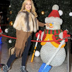 Carmen Lomana inaugura el decorado de Navidad de la estación del AVE de Málaga