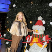 Carmen Lomana inaugura el decorado de Navidad de la estación del AVE de Málaga