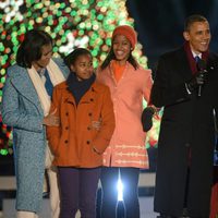 Barack Obama, Michelle, Malia y Sasha cantando con Neil Patrick Harris y Rico Rodriguez