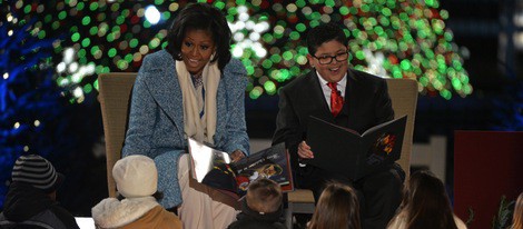 Michelle Obama y Rico Rodriguez leyendo un poema