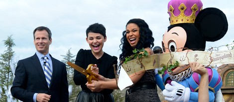 Ginnifer Goodwin y Jordin Sparks en la apertura de lo nuevo de New Fantasyland