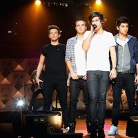 One Direction durante su actuación en el Jingle Ball 2012