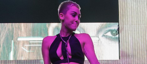 Miley Cyrus durante su actuación en el Borgore's 'Christmas Creampies'