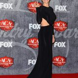 Carmen Electra posando en los American Country Awards 2012