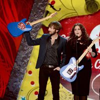 Lady Antebellum recogiendo un premio en los American Country Awards 2012