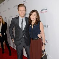 Ewan McGregor y su mujer Eve Mavrakis en el estreno de 'Lo imposible' en Los Ángeles